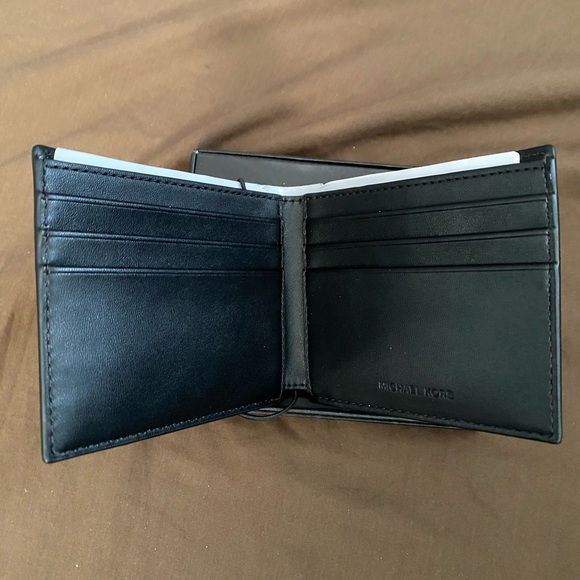 Michael Kors wallet - Picture 3 of 5